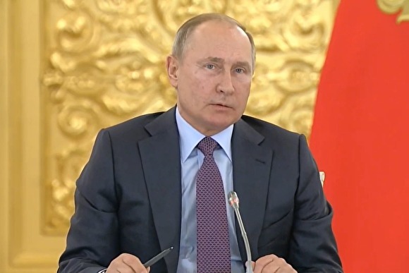 «Потом стрелять начнут и громить магазины». Путин объяснил, почему за брошенный в полицейского пластиковый стакан приговаривают к срокам