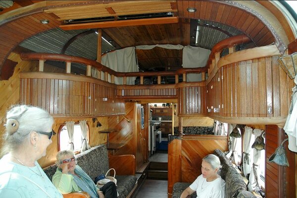 Интерьер автобуса Peacemaker II (с) фото - flickr com