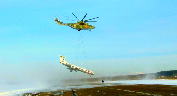 Иностранцев поразила "ситуация": Ми-26 транспортирует пассажирский Ту - 134 Иностранцев поразила "ситуация": Ми-26 транспортирует пассажирский Ту - 134
