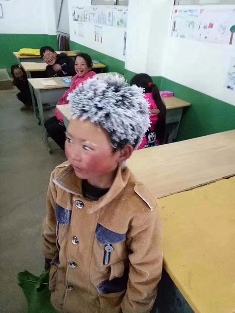 Ученик пришел в школу с заледеневшй головой, пройдя 4,5 км по морозу Ученик пришел в школу с заледеневшй головой, пройдя 4,5 км по морозу