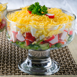 Фото к рецепту: Салат с Крабовыми Палочками Быстро и Вкусно на Новогодний праздничный стол 2018 Фото к рецепту: Салат с Крабовыми Палочками Быстро и Вкусно на Новогодний праздничный стол 2018