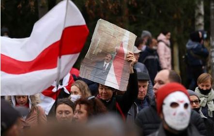 A Belarusian opposition supporter holds a historical picture of President Alexander Lukashenko taking the oath of office during his inauguration ceremony in 1994, during a rally to reject the presidential election results in Minsk, Belarus November 1, 2020. BelaPAN via REUTERS ATTENTION EDITORS - THIS IMAGE WAS PROVIDED BY A THIRD PARTY. MANDATORY CREDIT. A Belarusian opposition supporter holds a historical picture of President Alexander Lukashenko taking the oath of office during his inauguration ceremony in 1994, during a rally to reject the presidential election results in Minsk, Belarus November 1, 2020. BelaPAN via REUTERS ATTENTION EDITORS - THIS IMAGE WAS PROVIDED BY A THIRD PARTY. MANDATORY CREDIT.