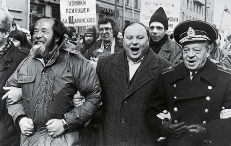 Миф о крае пропасти. Могла ли погибнуть Россия в "святые 90-е"? Миф о крае пропасти. Могла ли погибнуть Россия в "святые 90-е"?