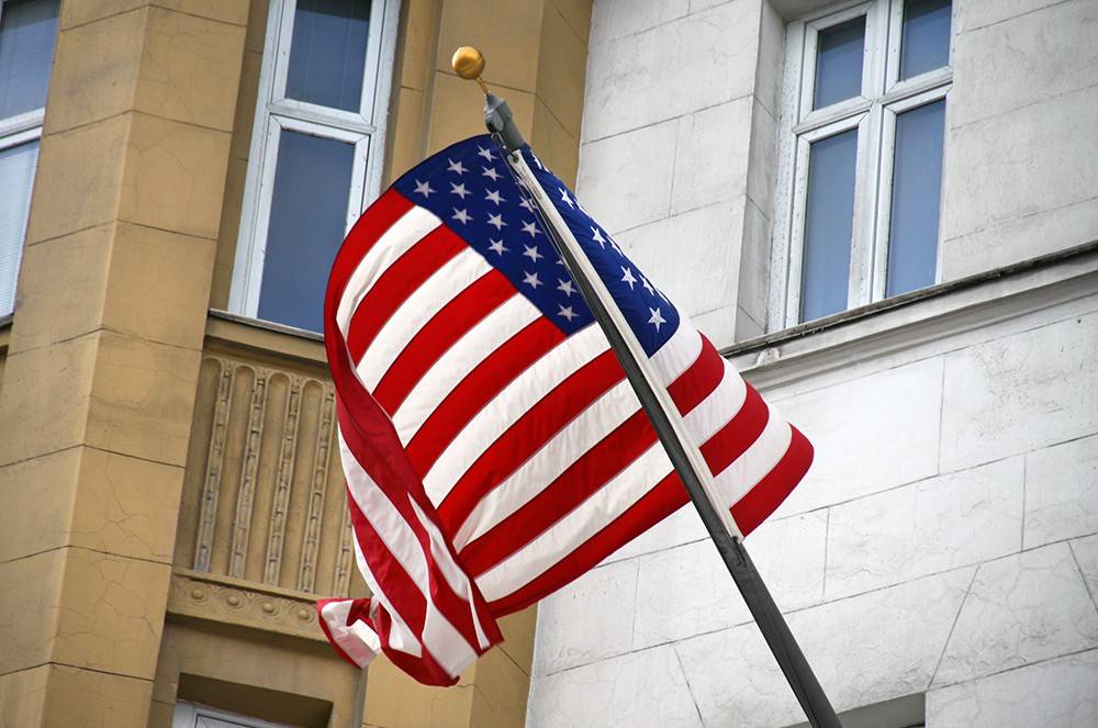 Сменить кнут на пряник: США готовятся сменить тактику против России Сменить кнут на пряник: США готовятся сменить тактику против России