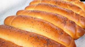 Фото к рецепту: Булочки-Сайки с маком постные Фото к рецепту: Булочки-Сайки с маком постные