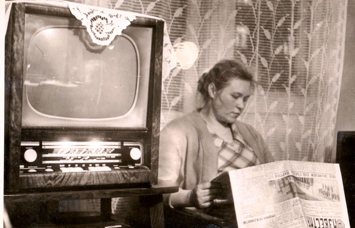 Многие в СССР накрывали телевизор салфеткой / Фото: ibuprog.com