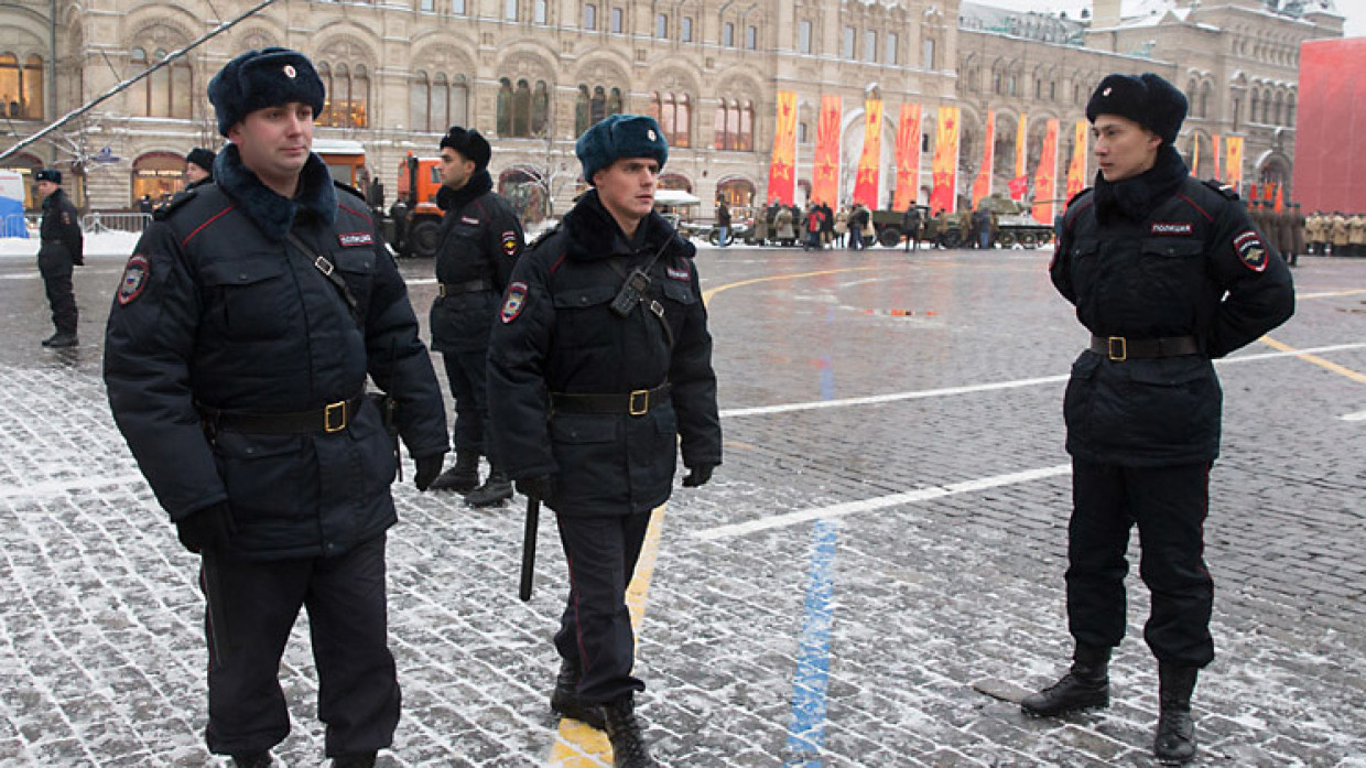 Фото у собора милиция