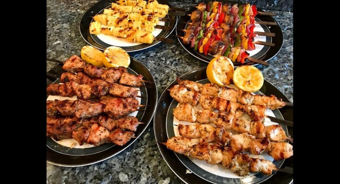 Мясо вкусно пахнет и манит, но есть его сразу нельзя. /Фото: content-images.weber.com Мясо вкусно пахнет и манит, но есть его сразу нельзя. /Фото: content-images.weber.com