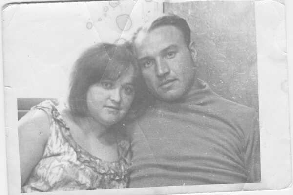 «Мама и папа - начало любви». Неизвестный автор, 7 ноября 1967 года, Карагандинская обл., Осакаровский р-н, с. Молодежное, из архива Зинаиды Анатольевны Карпеченко.