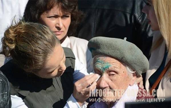 Утром 10 мая в Славянске умерла 91-летняя ветеран ВОВ, которую на 9 мая националисты облили зеленкой