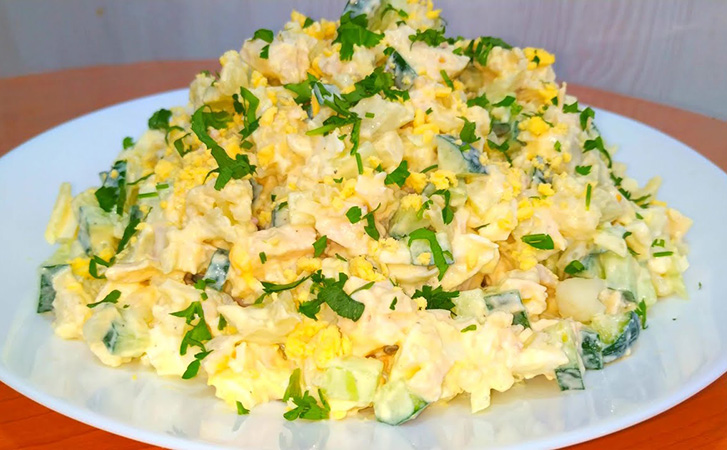 Превратили 300 грамм курицы в царский салат вкуснее любого Оливье. В ингредиентах цветная капуста, но ее едят даже те, кто не любит