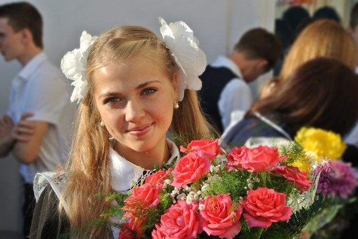 Скоро выпускной, предлагаем вам вспомнить как выглядели выпускницы раньше и как они выглядят сейчас Скоро выпускной, предлагаем вам вспомнить как выглядели выпускницы раньше и как они выглядят сейчас