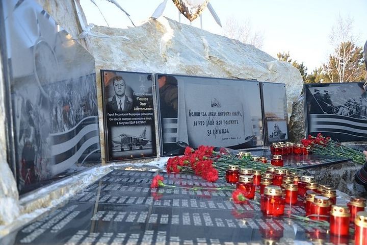 В Приамурье в День России откроют памятник российскому летчику, погибшему в Сирии