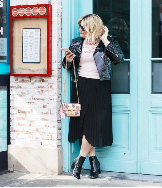 https://www.instagram.com/nicolettemason/