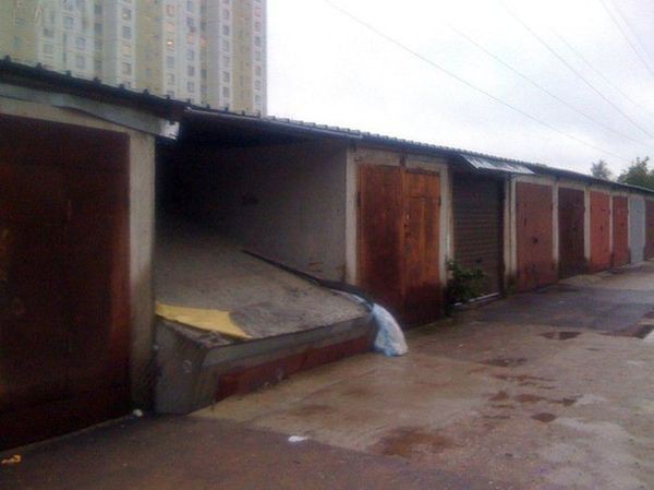 Мужик усердно копал в гараже погреб Мужик усердно копал в гараже погреб авария, авто, прикол, факты