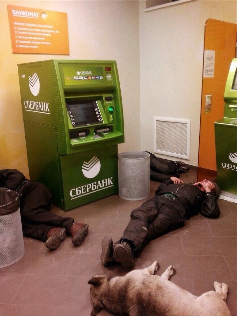 Ночью в отделения самообслуживания Сбербанка лучше не соваться Ночью в отделения самообслуживания Сбербанка лучше не соваться
