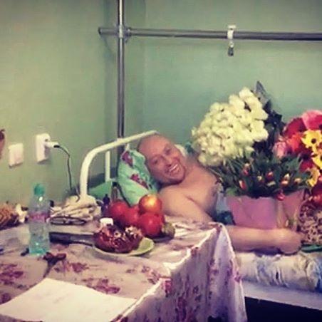 Певец принимает подарки Певец принимает подарки