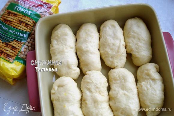 Также выкладываем все пирожки в смазанную форму. Оставляем для подъема на 10 минут. Также выкладываем все пирожки в смазанную форму. Оставляем для подъема на 10 минут.