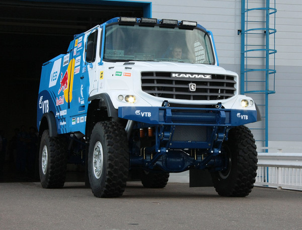 Новый капотный КАМАЗ для участия в ралли Дакар 2016