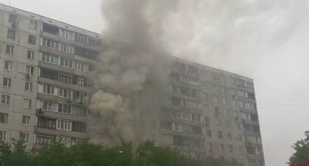 Один человек погиб, 23 спасены при пожаре в жилой многоэтажке в Москве