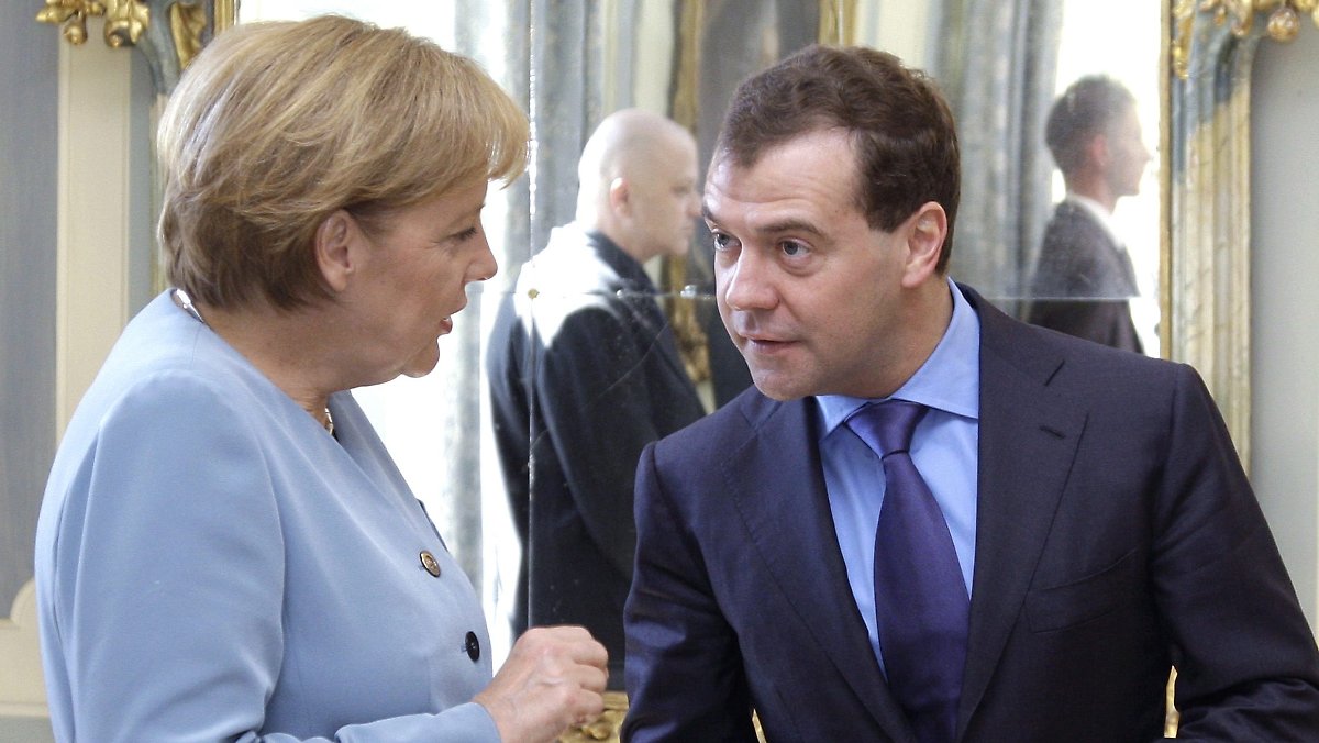 Медведев и Меркель обсудили «Северный поток — 2»