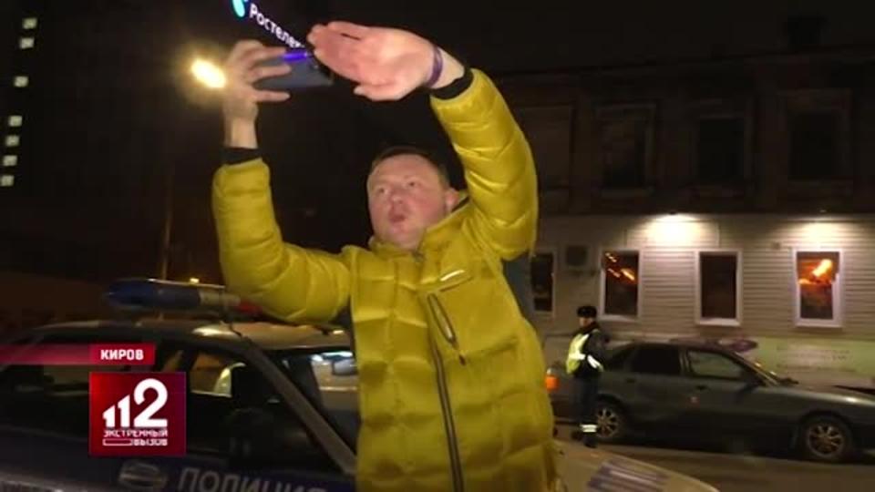 Пьяный водитель после аварии в Кирове решил сыграть в видеоблогера