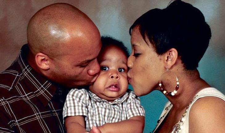 awkward-family-photo-baby-face-934x