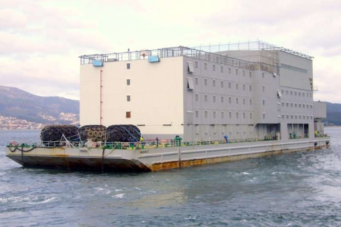 Не используемые по назначению корабли переоборудовали под плавучие тюрьмы / Фото: chordify.net