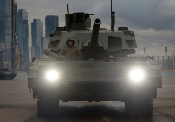 "Круглое носить, квадратное катать": Россия назвала замену «Армате»