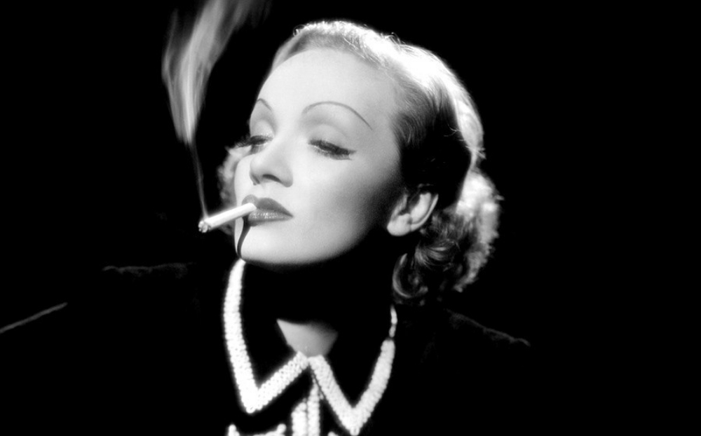 Марлен Дитрих курит сигареты: 20 фото секс-символа старого Голливуда
