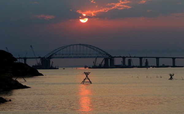 Под Крымский мост подложили «бомбу»
