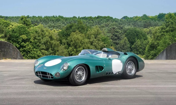 Было сделано всего пять экземпляров модели Aston Martin DBR1/ Фото: zr.ru