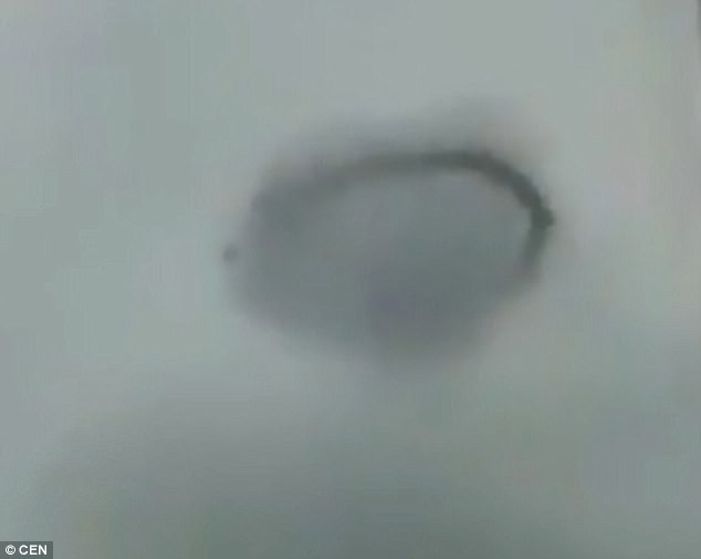 НЛО над Британией: мир теряется в догадках! НЛО над Британией: мир теряется в догадках! британия, загадки вселенной, неопознанный летающий объект, непознанное, нло, странное, таинственное, черные кольца