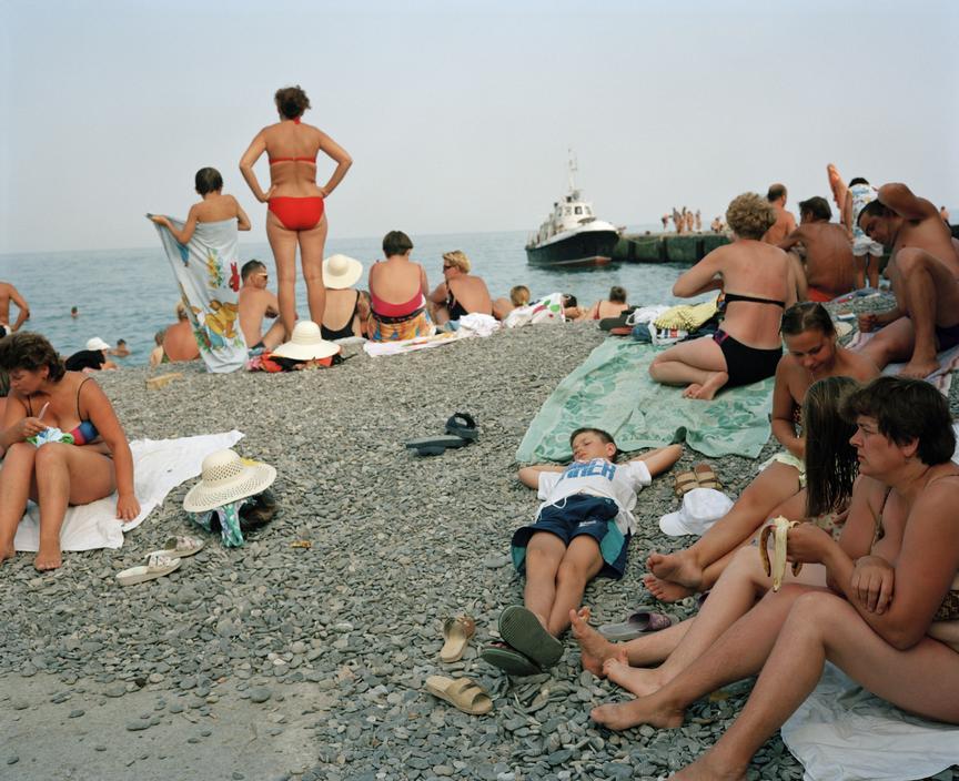 40 ностальгических кадров — Ялта 90-х годов в объективе британского фотографа 40 ностальгических кадров — Ялта 90-х годов в объективе британского фотографа