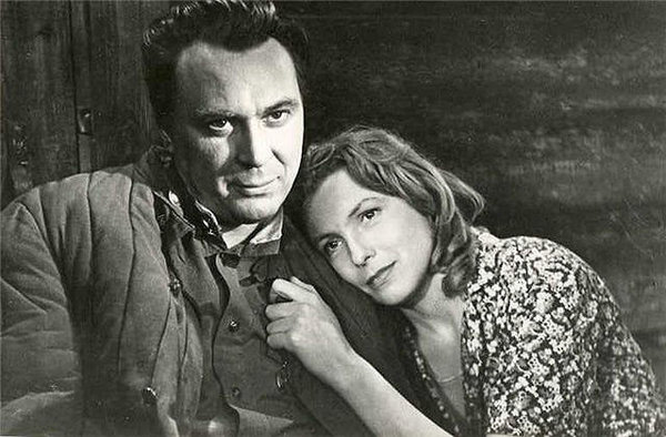 Вия Артмане и Евгений Матвеев в фильме "Родная кровь" (1963) // Фото: m.fishki.net