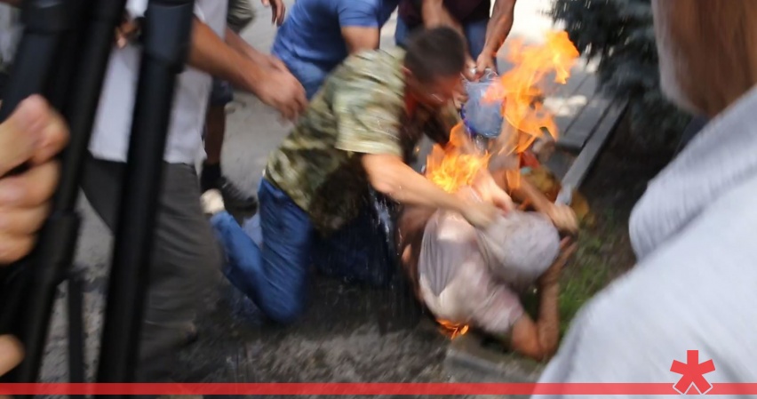 «Это уже край, последняя капля». Крымский татарин поджег себя в центре Симферополя «Это уже край, последняя капля».
<div id=