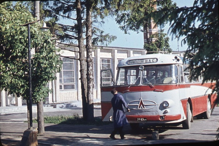 Туристический автобус ЛАЗ в 1967 году. Туристический автобус ЛАЗ в 1967 году.