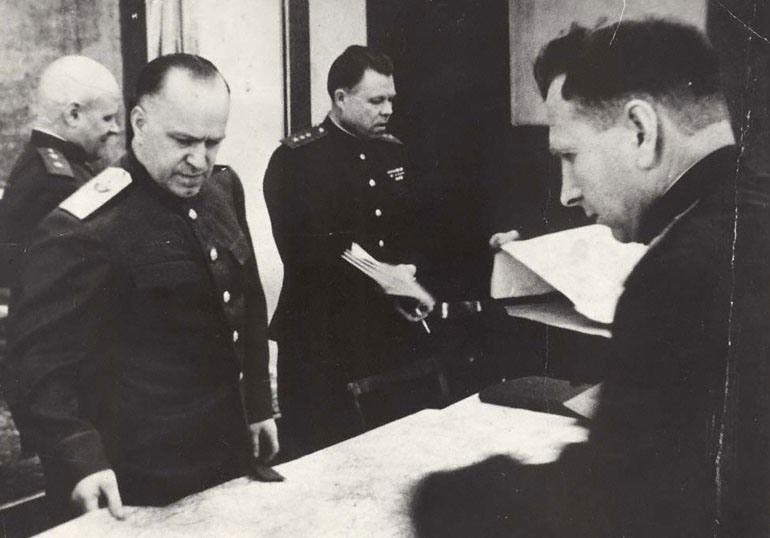 Мультатули Петр: В тот день когда взяли Берлин и фотографии Берлина 1945 Мультатули Петр: В тот день когда взяли Берлин и фотографии Берлина 1945