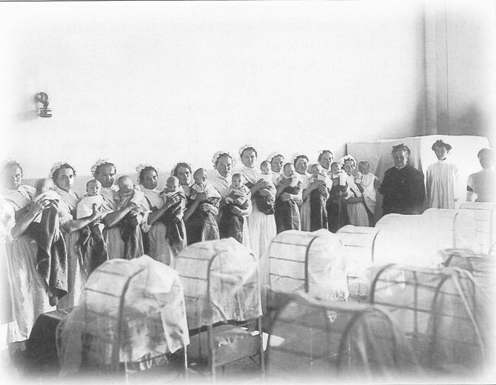 Воспитательные дома в России: Зачем пломбировали детей-сирот в начале ХХ века