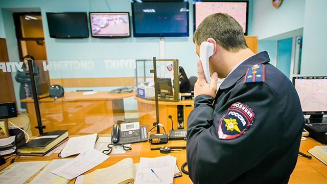 В центре Москвы пьяный дебошир набросился на полицейского