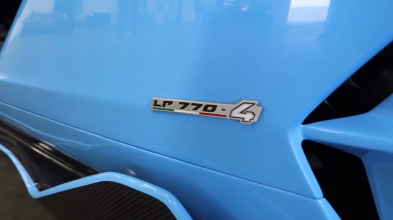 Распаковка нового Lamborghini Centenario мощностью 770 лошадиных сил Распаковка нового Lamborghini Centenario мощностью 770 лошадиных сил