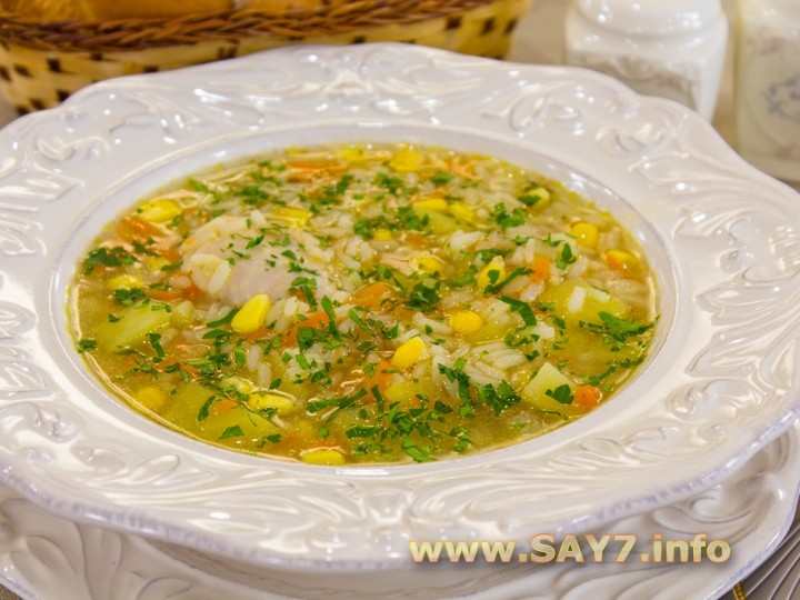 Суп с кукурузой, рисом и курицей