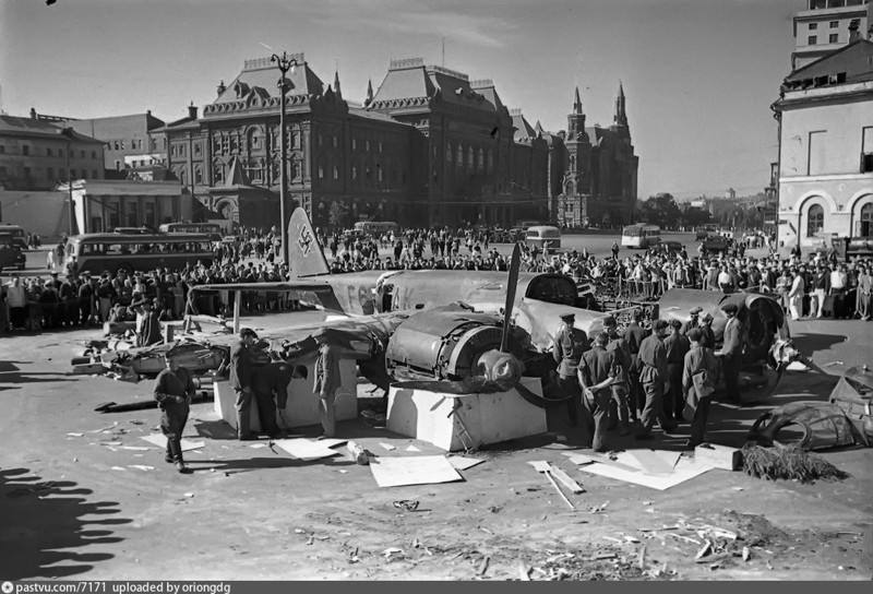 Миллионы сдавшихся солдат: ложь о первых днях войны (21 фото) Миллионы сдавшихся солдат: ложь о первых днях войны (21 фото)