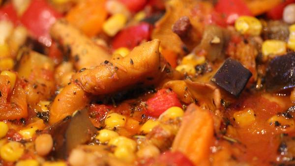 Картофель в мундире с баклажанами и грибами: рецепт от шеф-повара Григория Ляховецкого