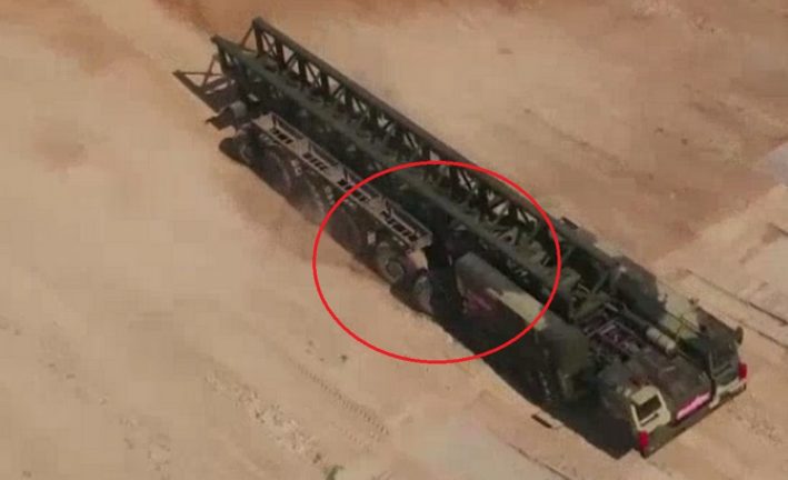 Российский конкурент белорусским ракетным тягачам сломался во время пропагандистского шоу Российский конкурент белорусским ракетным тягачам сломался во время пропагандистского шоу