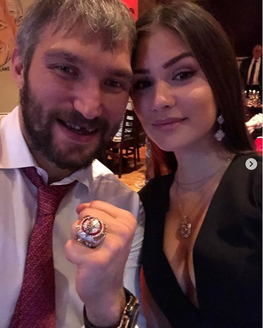 «Для Овечкина главное — семья»: звездный ведущий рассказал об отношениях хоккеиста с женой «Для Овечкина главное — семья»: звездный ведущий рассказал об отношениях хоккеиста с женой
