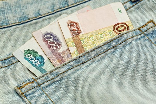 Деньги на всякую чушь достают прямо из наших карманов