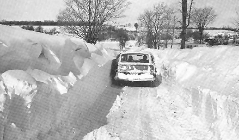 Tempestade no Irã em 1972 terrível tempestade de neve durou uma semana inteira: as áreas rurais do Irã foram completamente coberto por uma camada de três metros de neve.  Algumas aldeias foram literalmente enterrado sob avalanches.  Posteriormente, as autoridades contados até 4.000 pessoas que morreram.