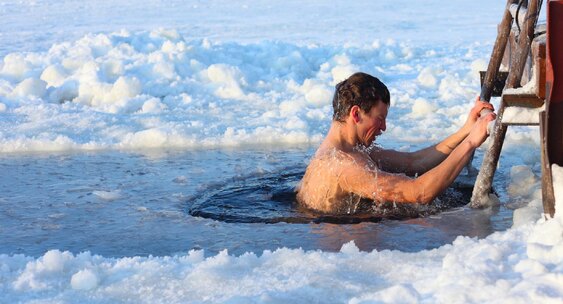 UniSA: ледяная вода может снижать стресс и улучшать сон, но лишь временно