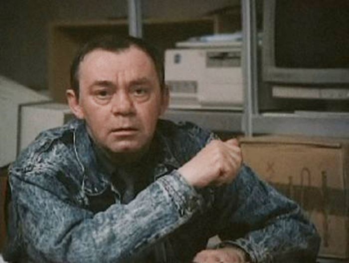 Валерий Носик в фильме *Новый Одеон*, 1992 | Фото: kino-teatr.ru Валерий Носик в фильме *Новый Одеон*, 1992 | Фото: kino-teatr.ru